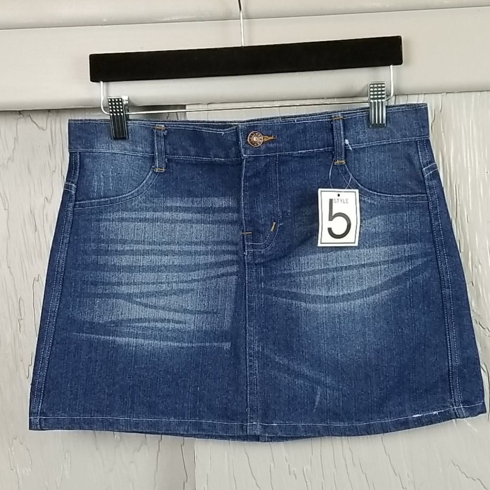 Style 5 Blue Denim Mini Skirt. NWT size M. Stretchy. Stone washed.